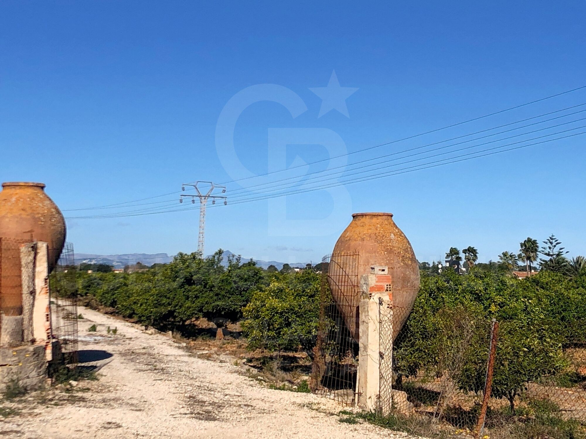 Completely flat building plot in La Xara