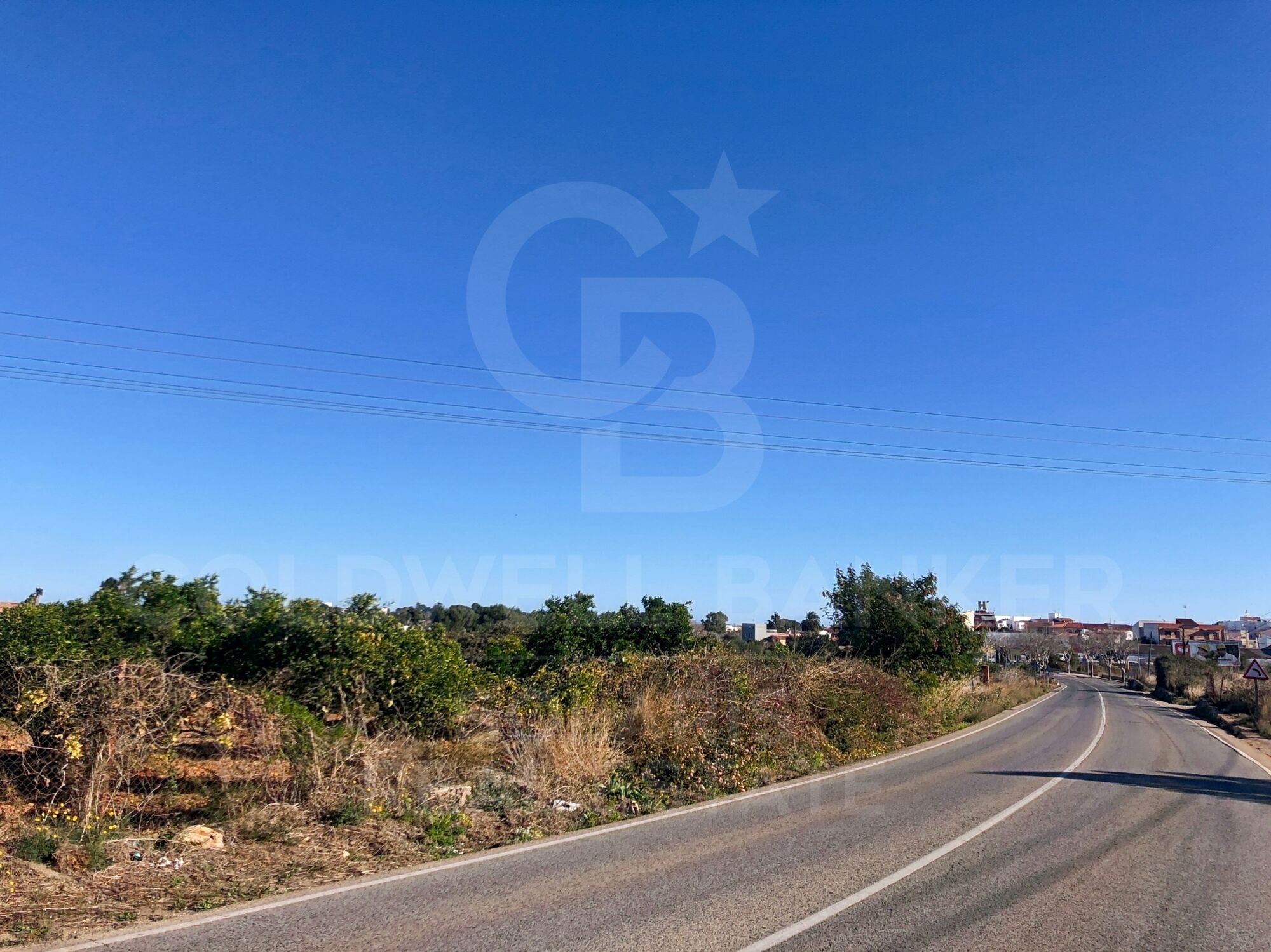 Completely flat building plot in La Xara