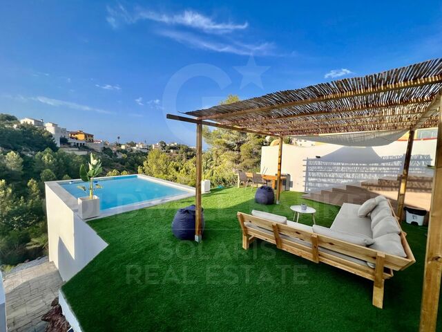 Villa de 4 habitaciones con fantásticas vistas abiertas al mar en El Montgó, Dénia