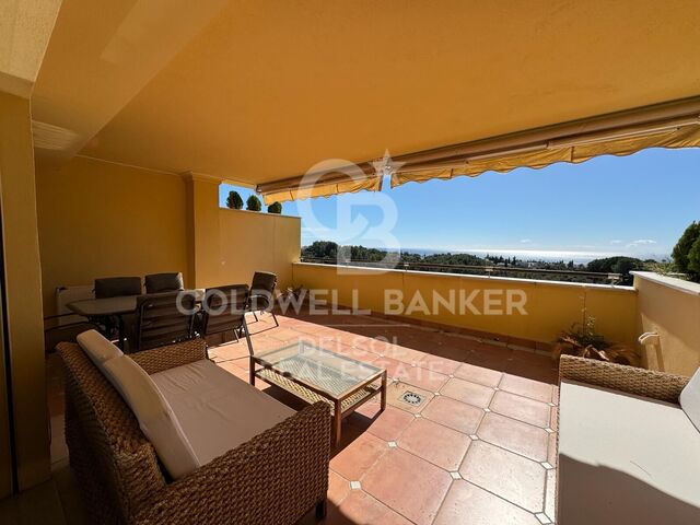 Light and spacious 2 bedroom apartment for rent with stunning views of the ocean in a very private residential area overlooking Marbella