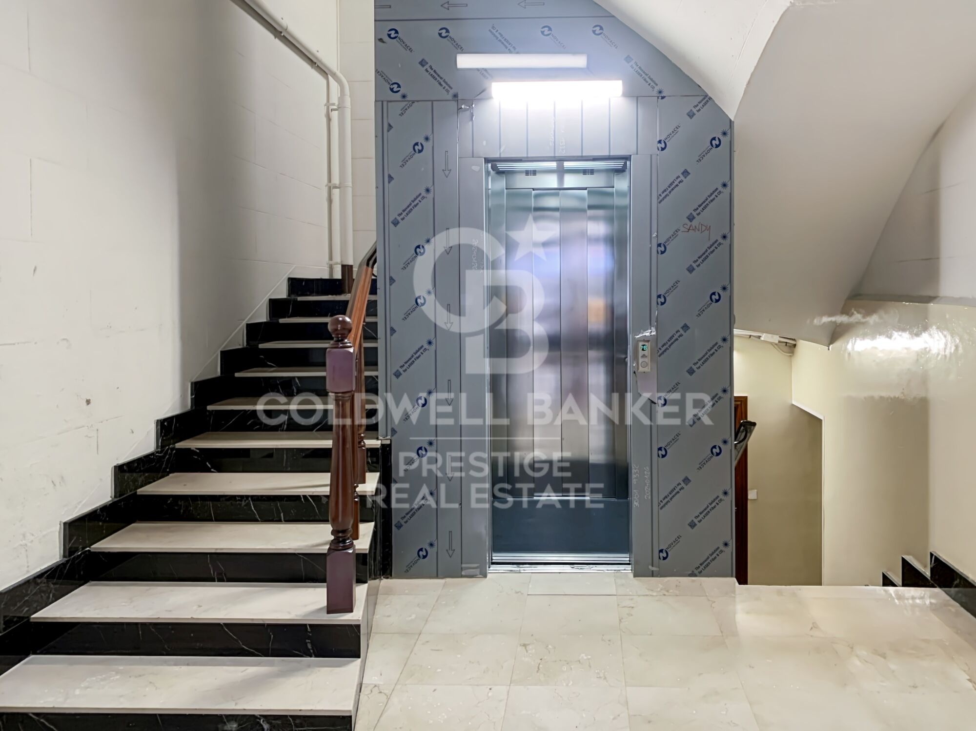 Hochwertig renovierte Wohnung in der Avenida de Sarrià, nur wenige Schritte von Francesc Macià entfernt,Barcelona