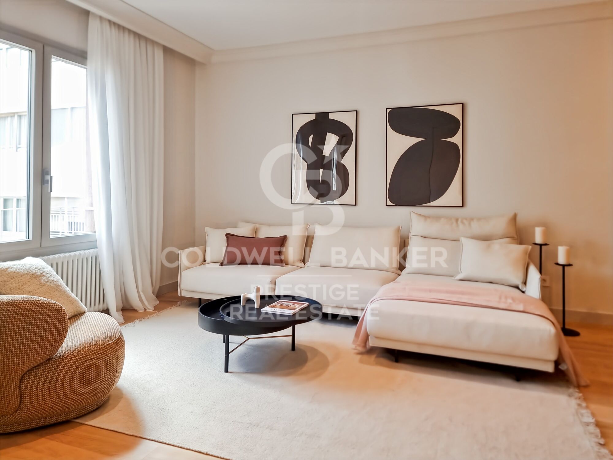 Hochwertig renovierte Wohnung in der Avenida de Sarrià, nur wenige Schritte von Francesc Macià entfernt,Barcelona