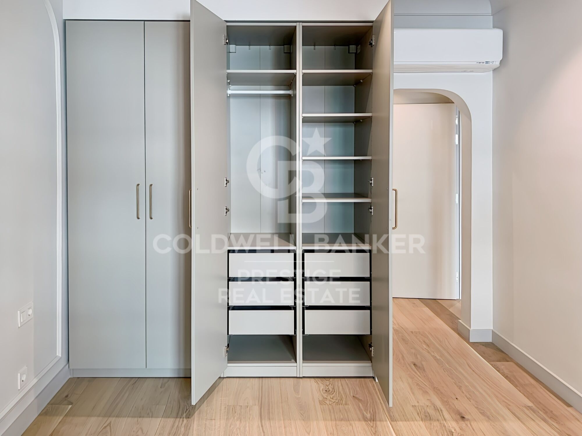 Hochwertig renovierte Wohnung in der Avenida de Sarrià, nur wenige Schritte von Francesc Macià entfernt,Barcelona