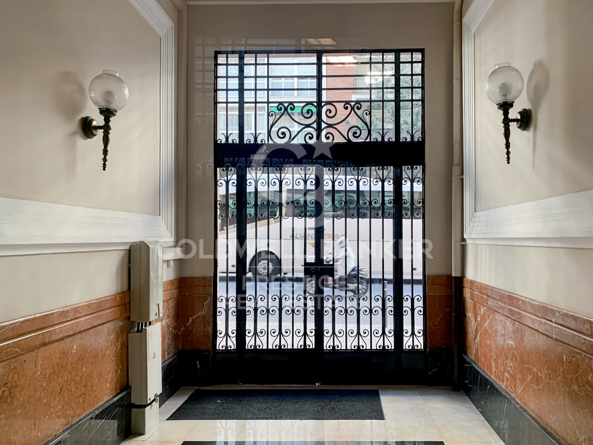 Hochwertig renovierte Wohnung in der Avenida de Sarrià, nur wenige Schritte von Francesc Macià entfernt,Barcelona