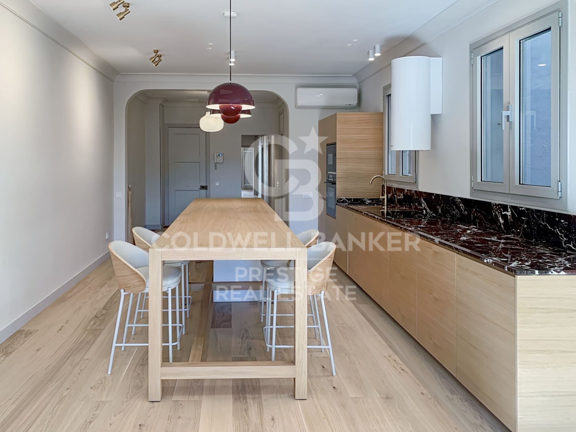 Hochwertig renovierte Wohnung in der Avenida de Sarrià, nur wenige Schritte von Francesc Macià entfernt,Barcelona