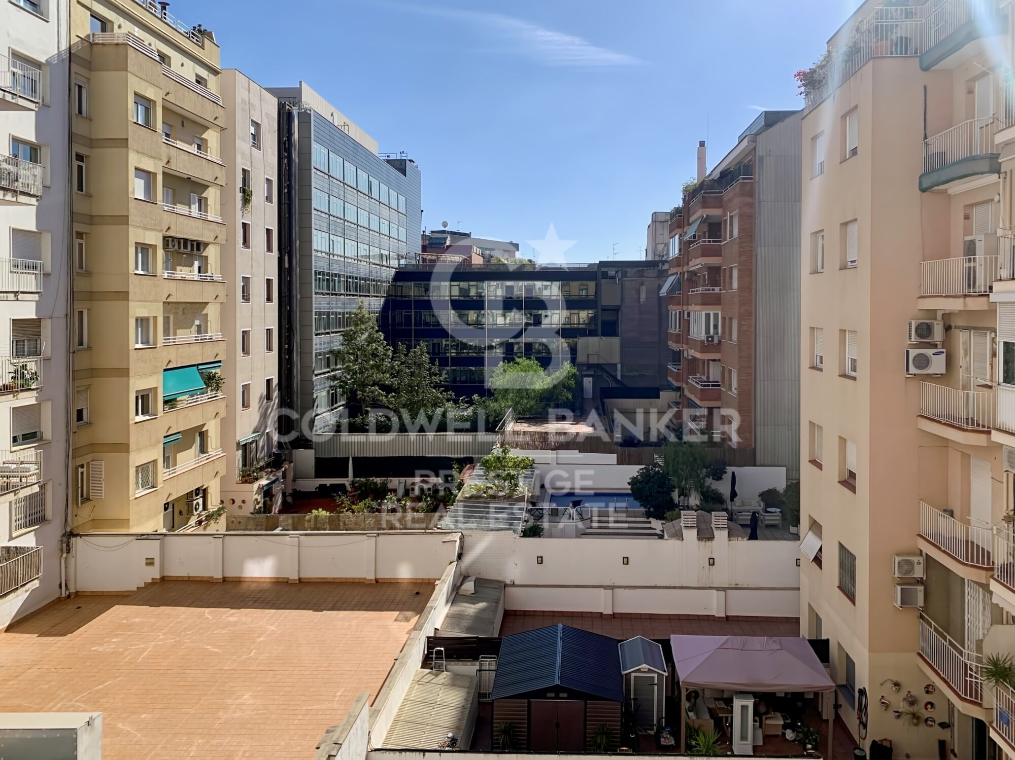 Hochwertig renovierte Wohnung in der Avenida de Sarrià, nur wenige Schritte von Francesc Macià entfernt,Barcelona