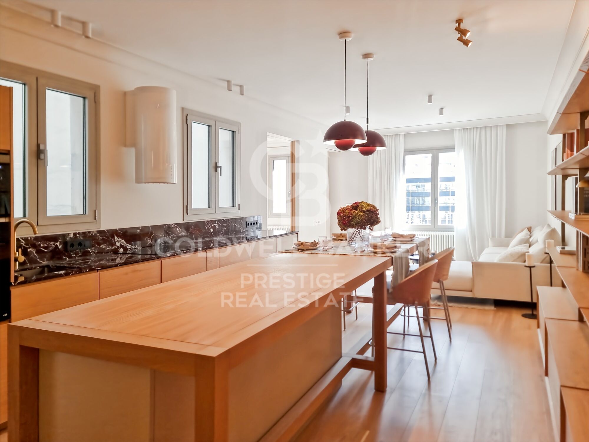 Hochwertig renovierte Wohnung in der Avenida de Sarrià, nur wenige Schritte von Francesc Macià entfernt,Barcelona