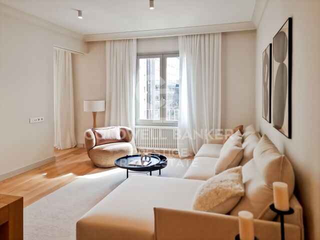 Fully renovated apartment on Avenida de Sarrià, next to Francesc Macià,Barcelona