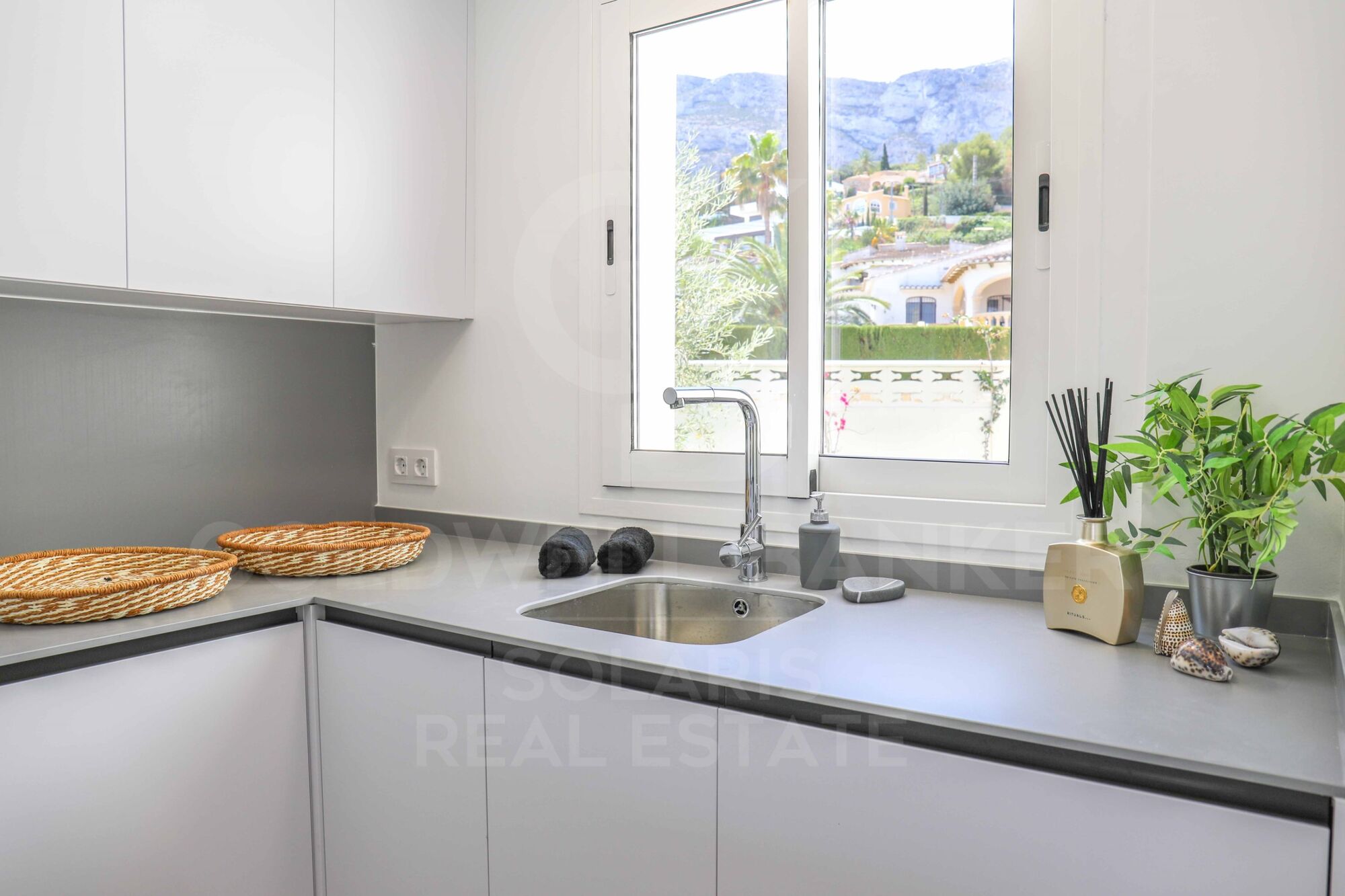 Apartment in Dénia with magnificent terrace a few meters from the beach