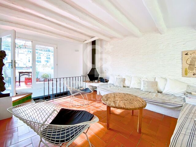 Rustic style house with terrace in the centre of Cadaqués