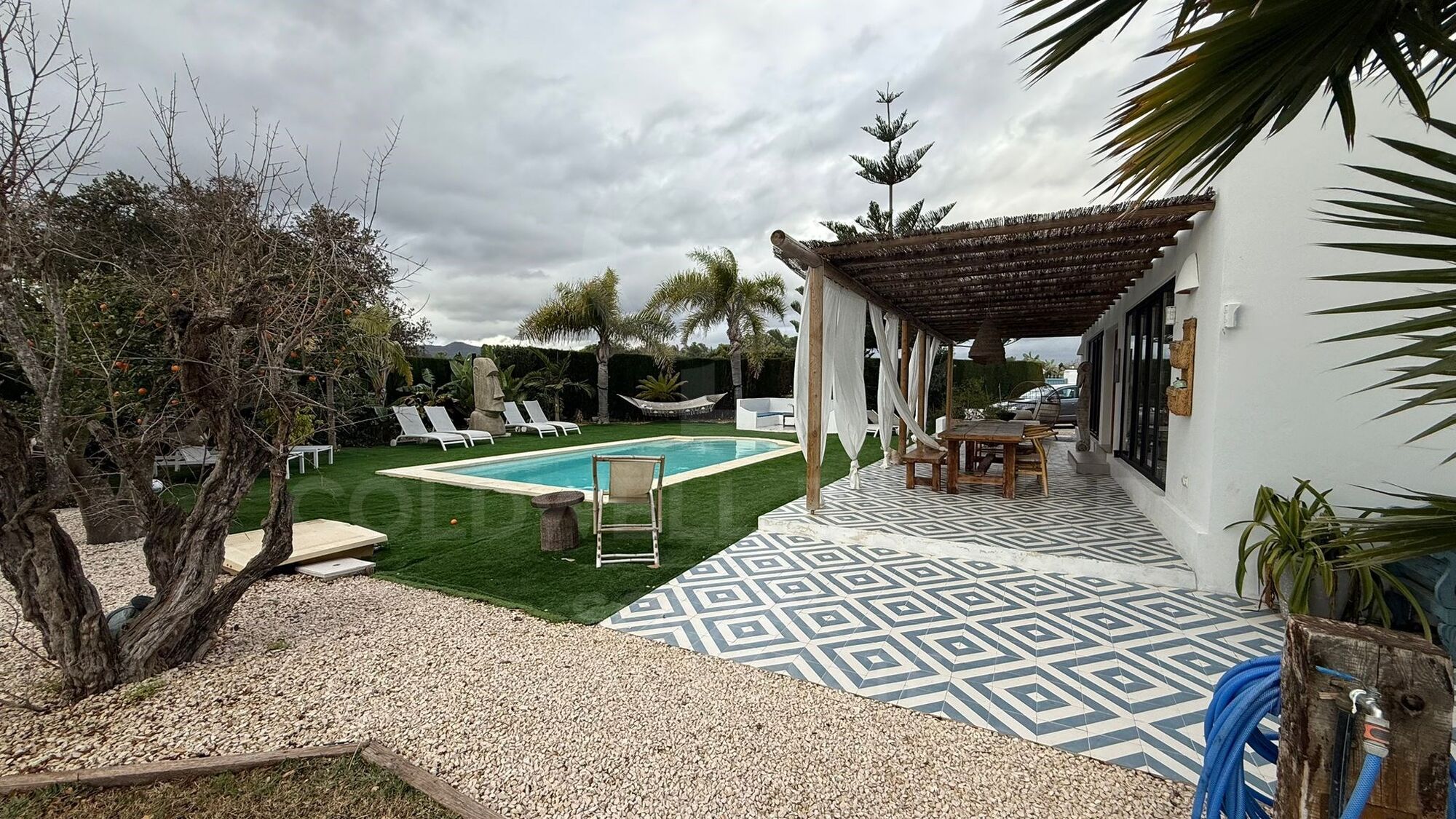 Investment with great profitability: 6-bedroom rental house with option to buy