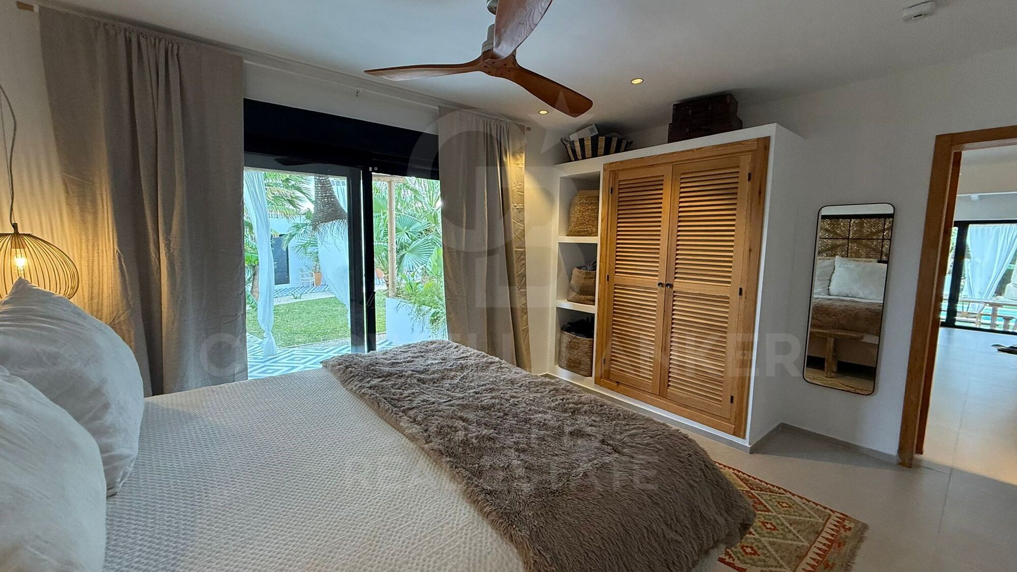 Exclusive 6-bedroom villa just minutes from Arenal Beach in Jávea