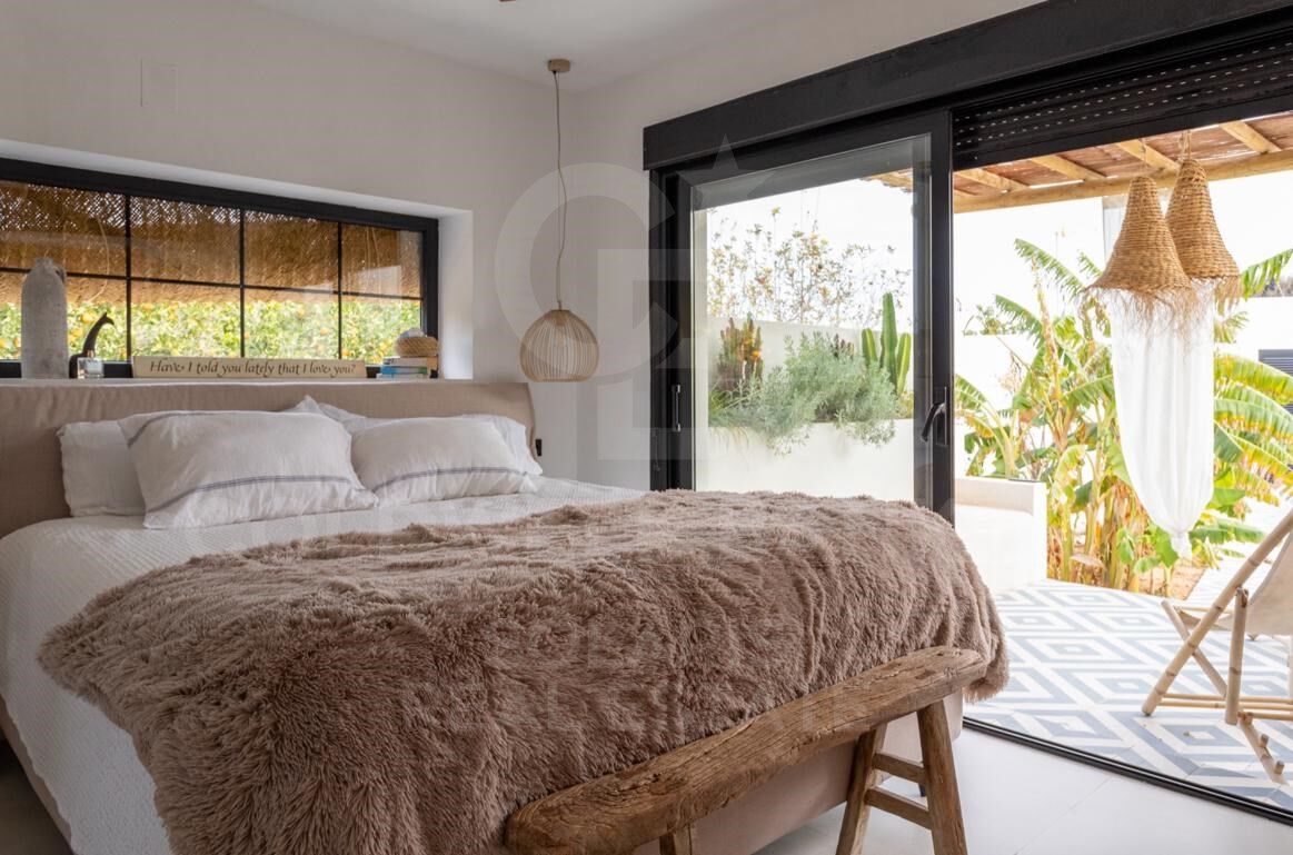Exclusive 6-bedroom villa just minutes from Arenal Beach in Jávea