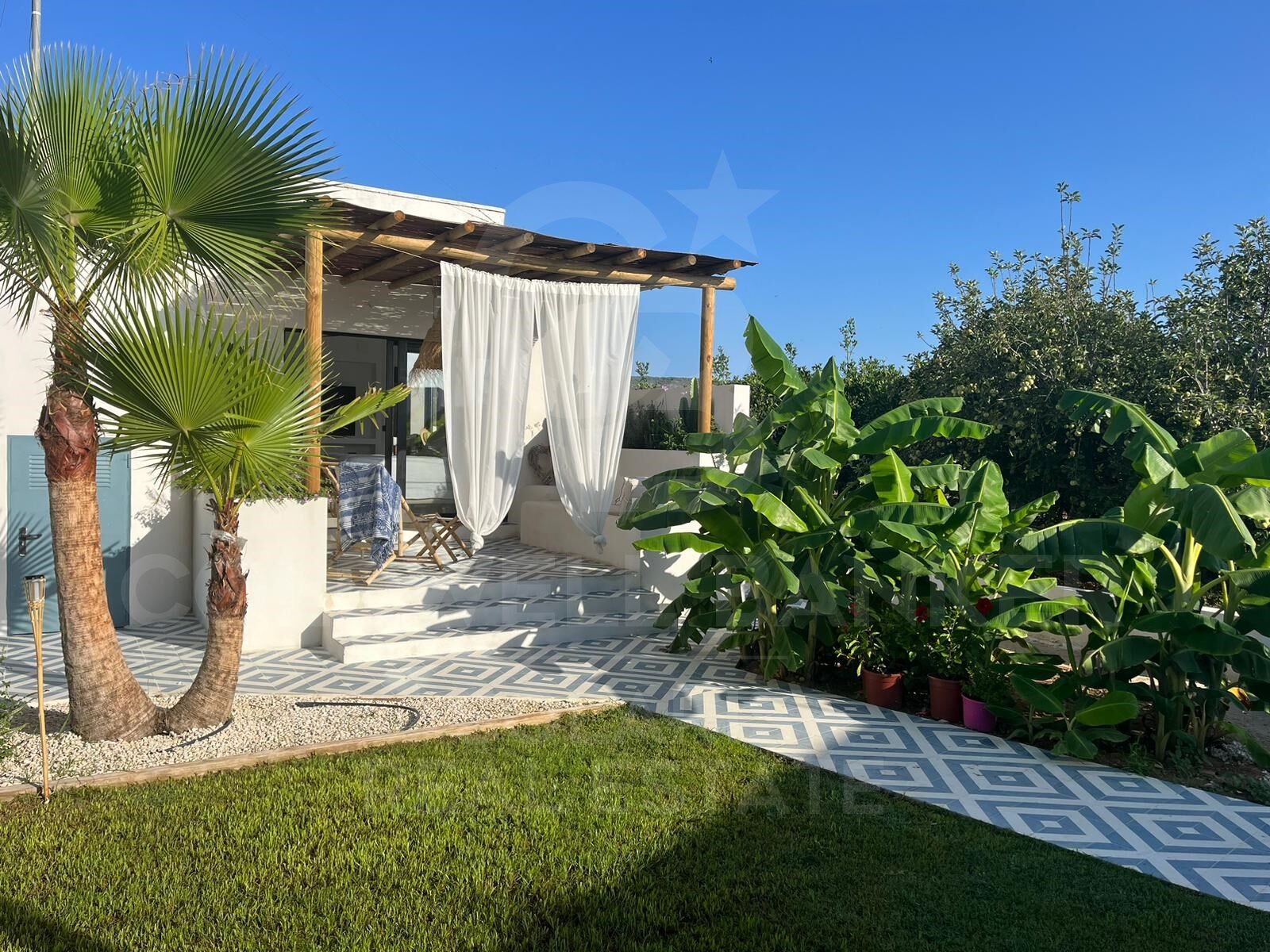 Exklusive Villa mit 6 Schlafzimmern, nur wenige Minuten vom Strand Arenal in Jávea entfernt.