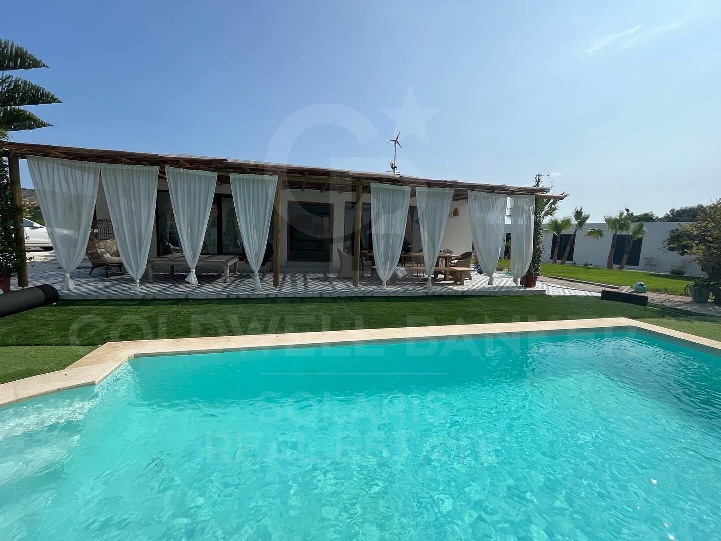 Exklusive Villa mit 6 Schlafzimmern, nur wenige Minuten vom Strand Arenal in Jávea entfernt.