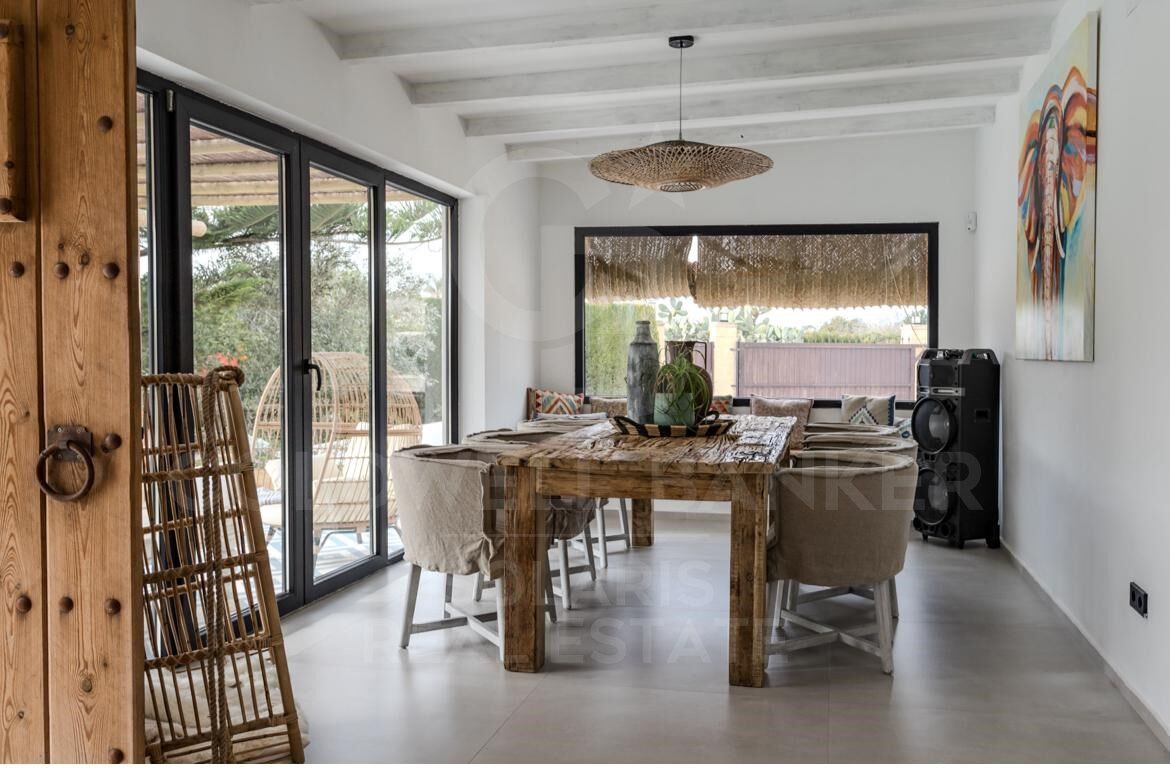 Exclusive 6-bedroom villa just minutes from Arenal Beach in Jávea