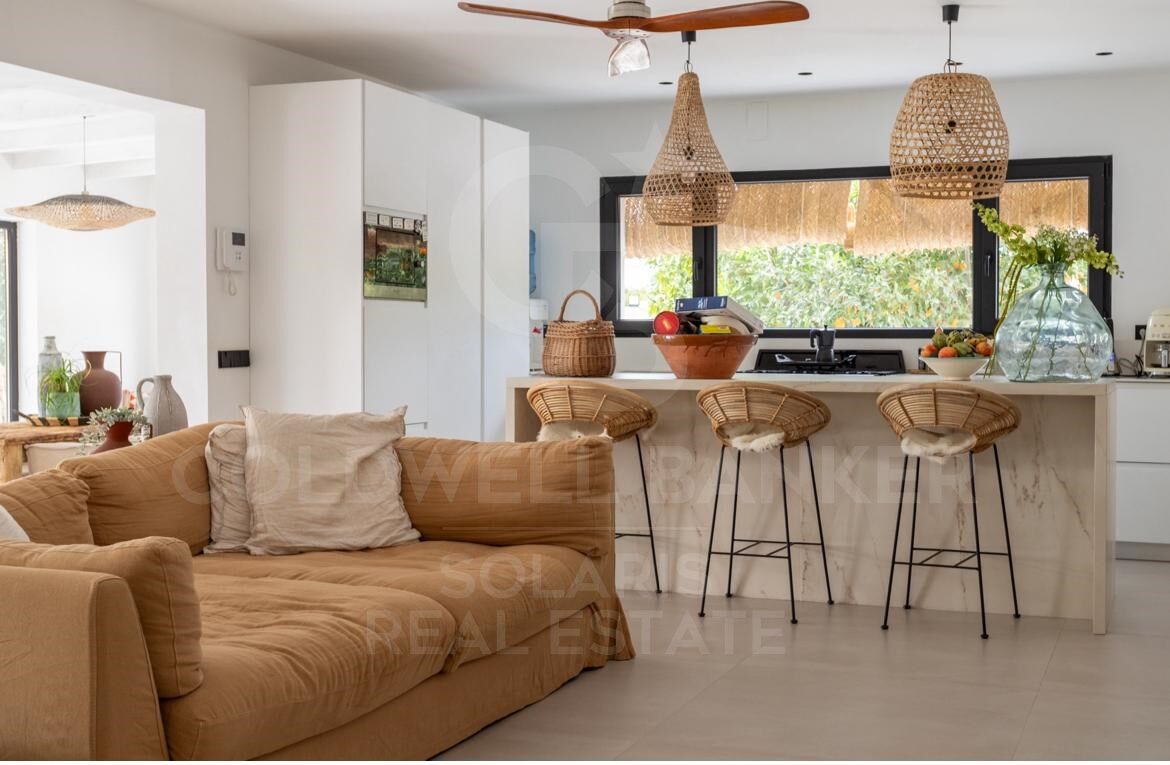 Exclusive 6-bedroom villa just minutes from Arenal Beach in Jávea