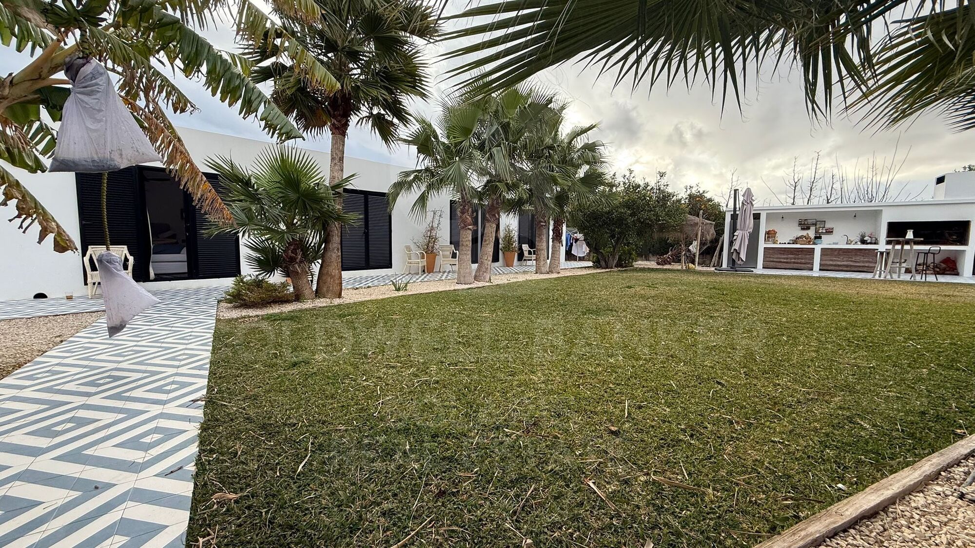 Exklusive Villa mit 6 Schlafzimmern, nur wenige Minuten vom Strand Arenal in Jávea entfernt.