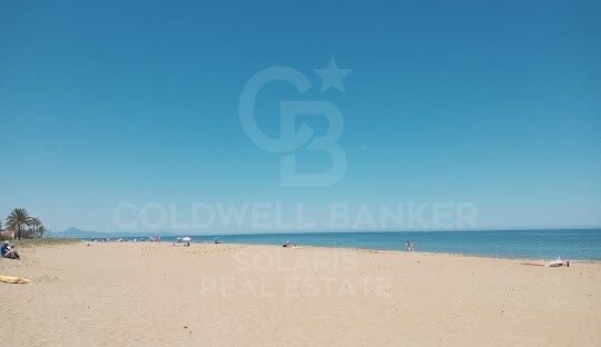 Terrain exclusif avec licence pour un projet de logement à deux étages avec vue sur la mer, Dénia Les Rotes