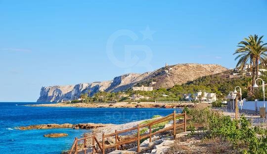 Exclusive Plot with license for two-storey housing project with sea views, Dénia Les Rotes