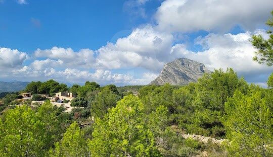 Terrain exclusif avec licence pour un projet de logement à deux étages avec vue sur la mer, Dénia Les Rotes