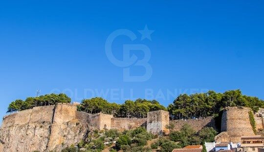 Terrain exclusif avec licence pour un projet de logement à deux étages avec vue sur la mer, Dénia Les Rotes
