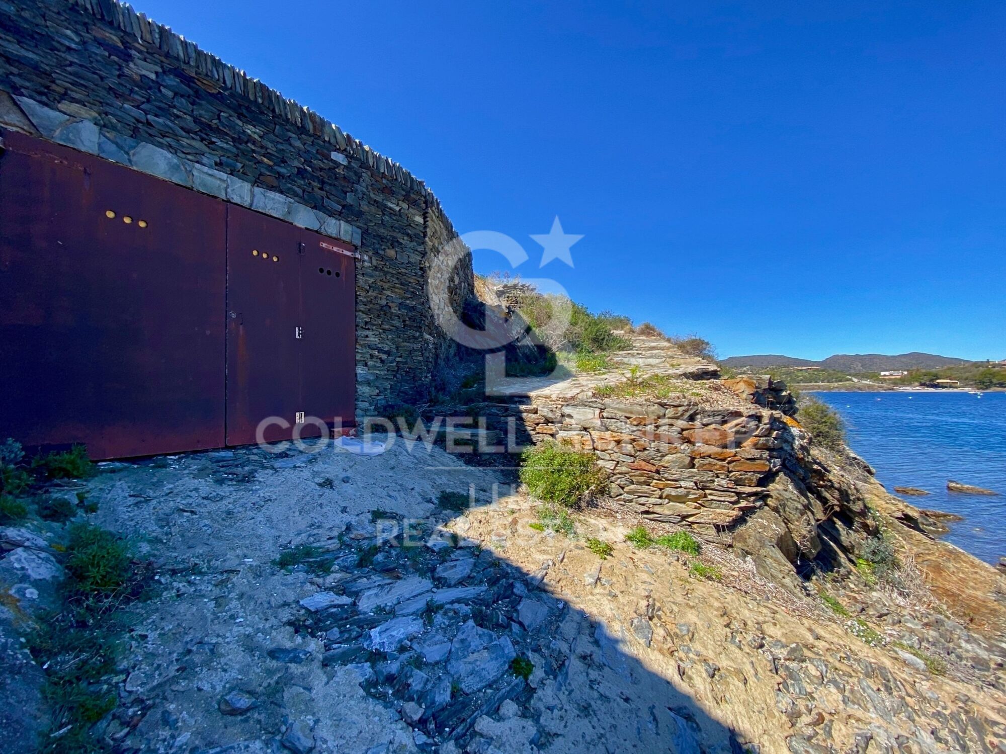 Propiedad en primera línea de mar en Cadaqués con vistas al mar, única en Europa