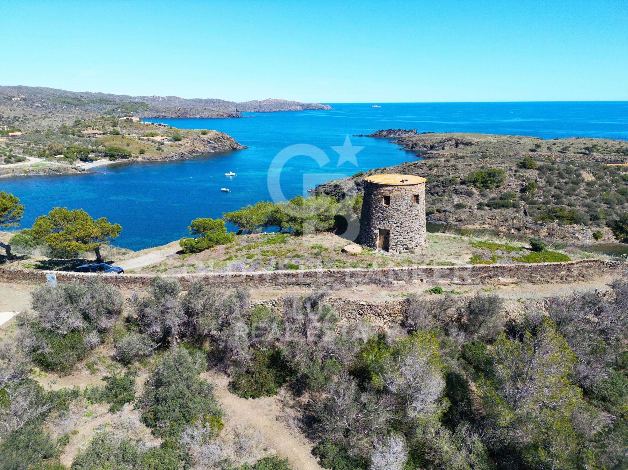 Propriété à Cadaqués pied dans l'eau et vue mer, unique en Europe