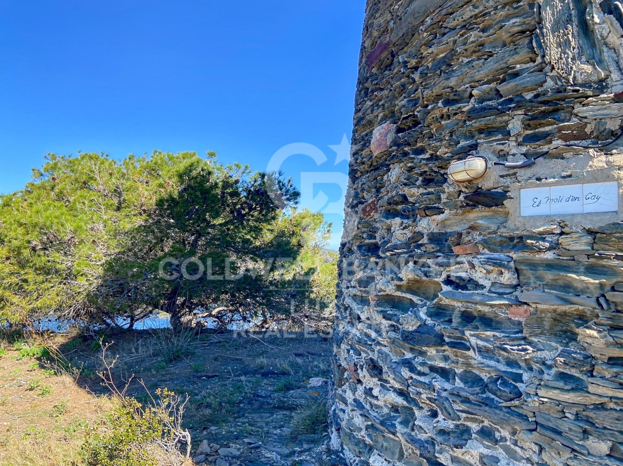 Waterfront property in Cadaqués with sea views, unique in Europe