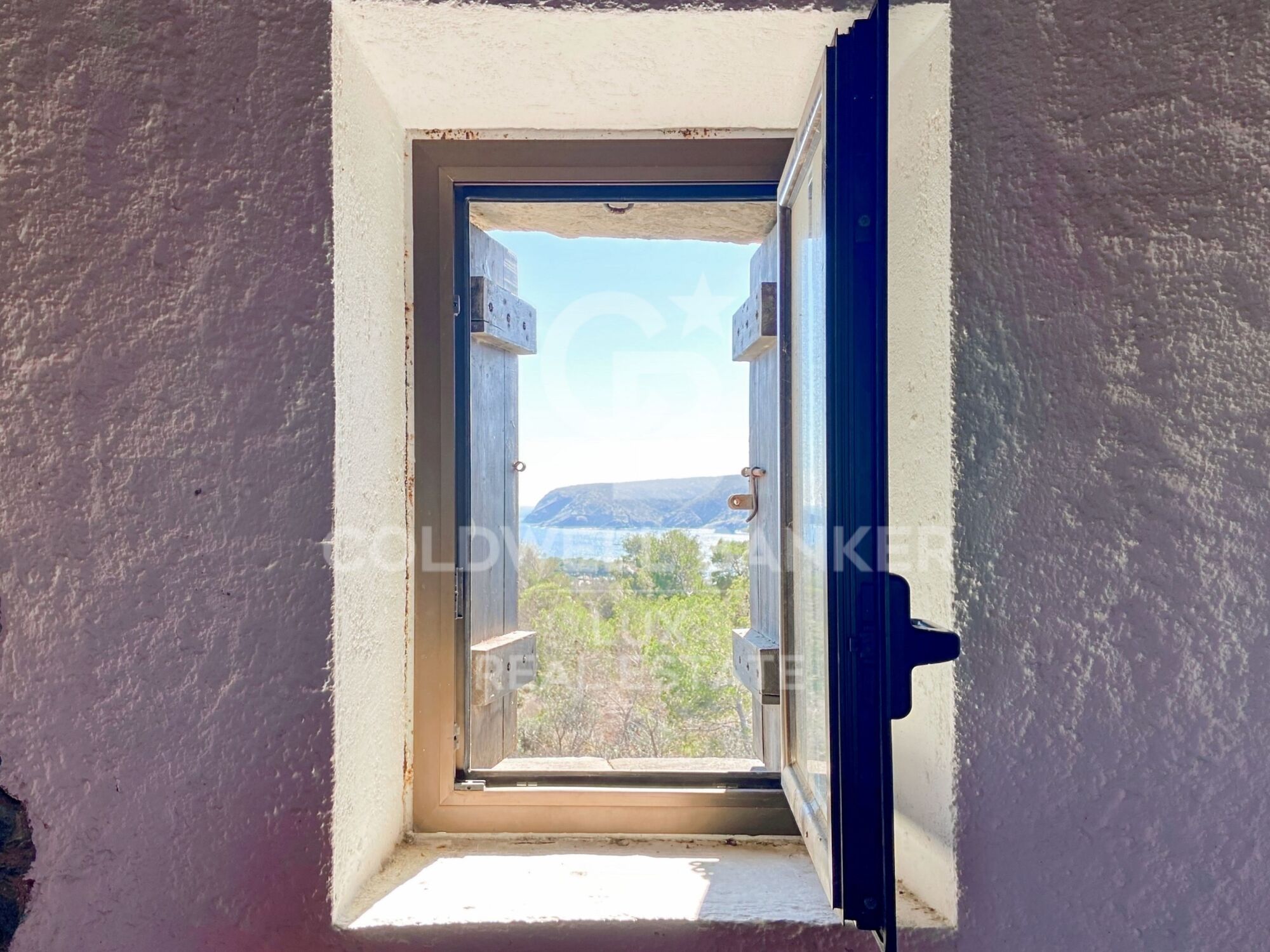 Waterfront property in Cadaqués with sea views, unique in Europe