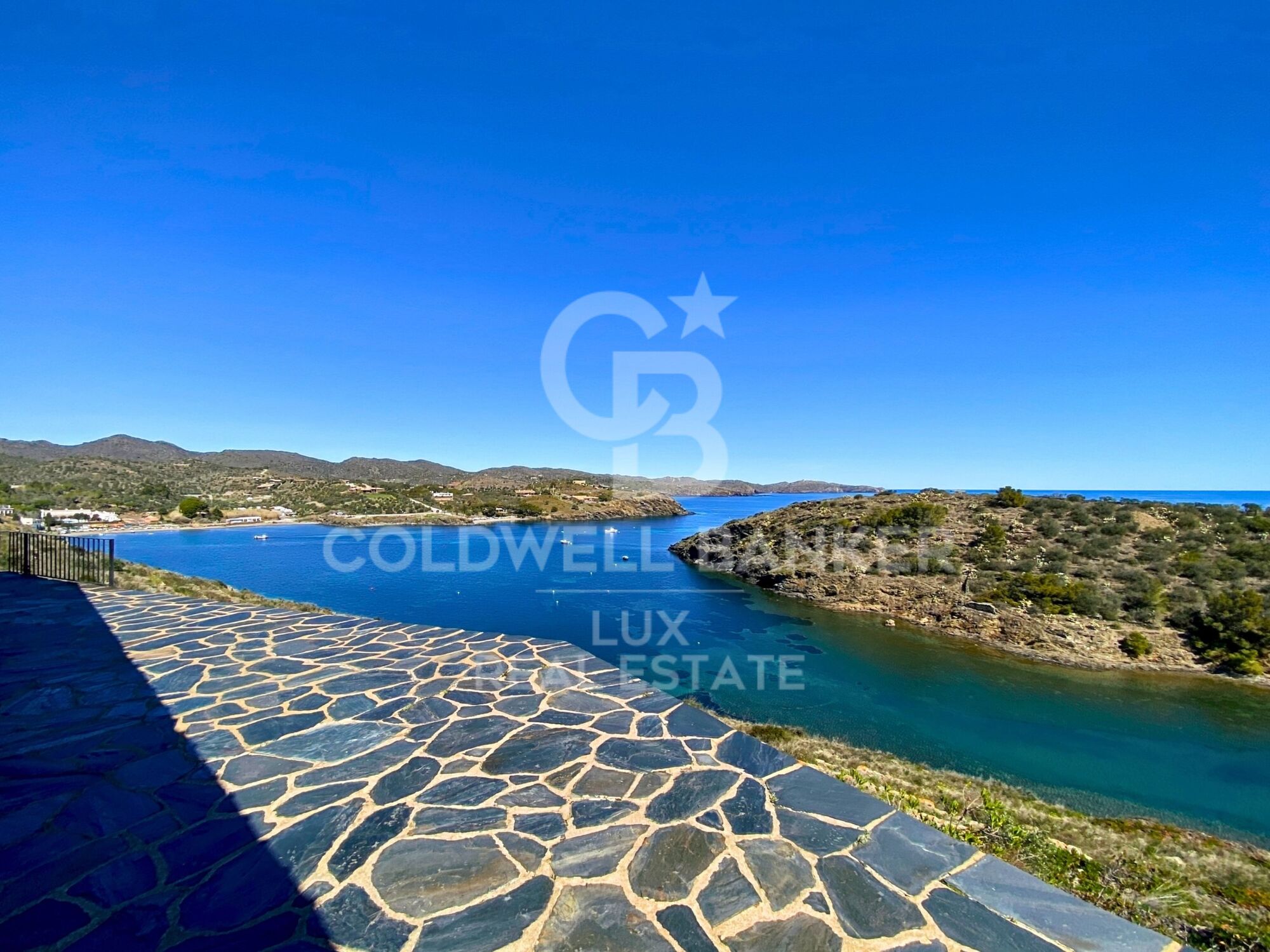 Propriété à Cadaqués pied dans l'eau et vue mer, unique en Europe