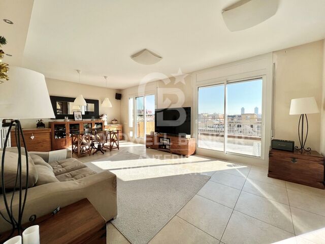 Bright penthouse with terrace and bedrooms with views of the Sagrada Familia