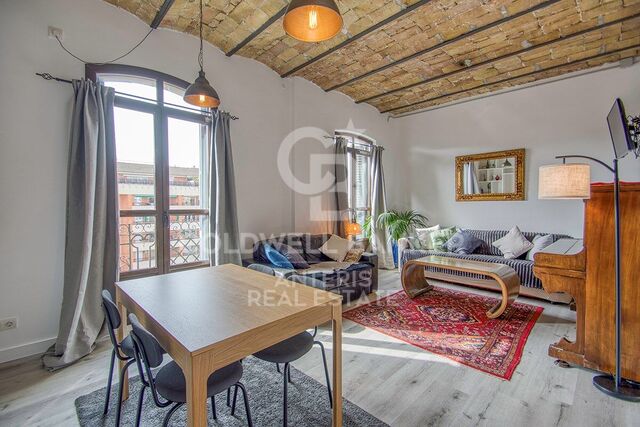 Penthouse with terrace and gazebo in classic estate on Avenida Diagonal