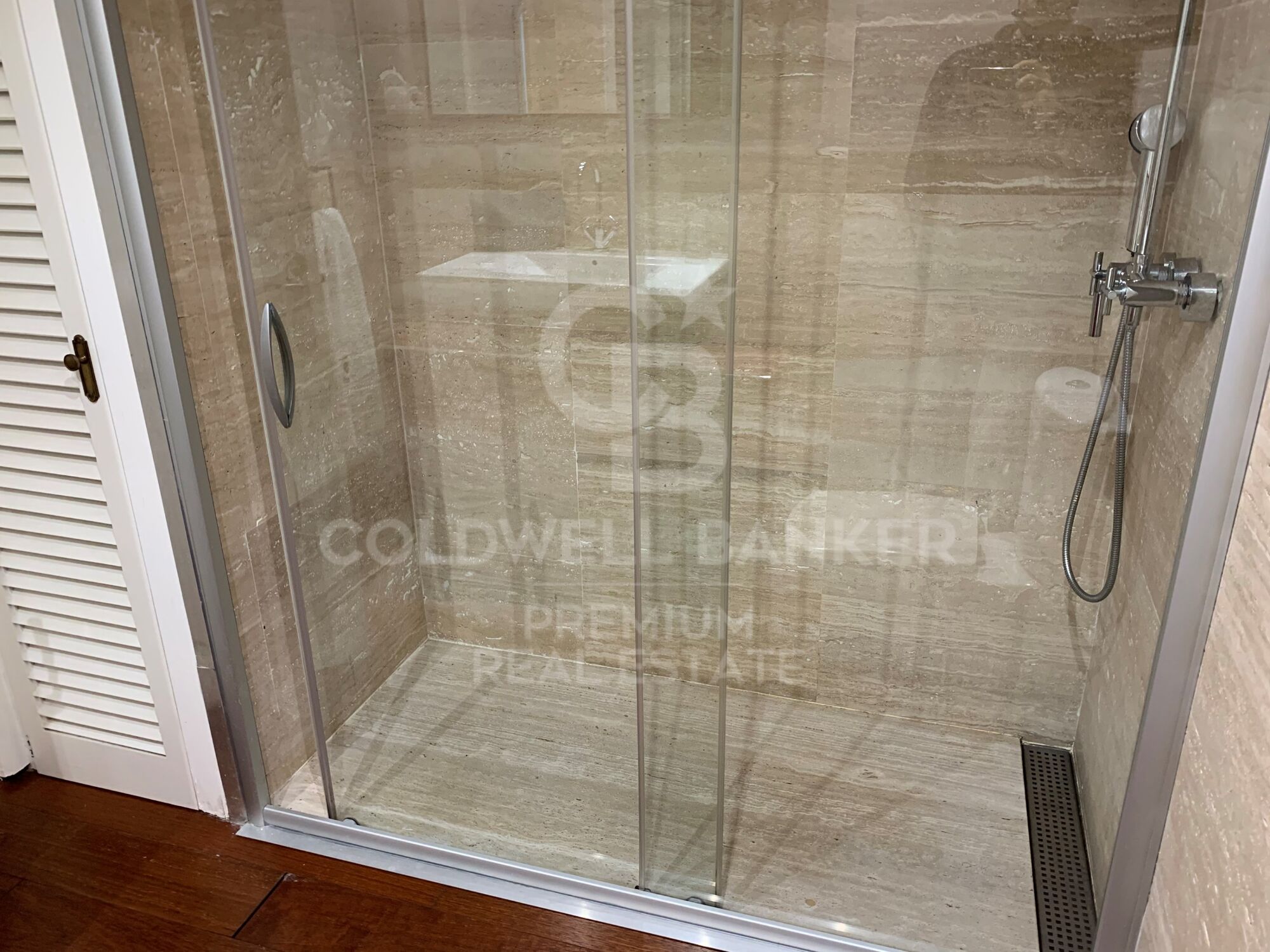 Magnificent villa totally private