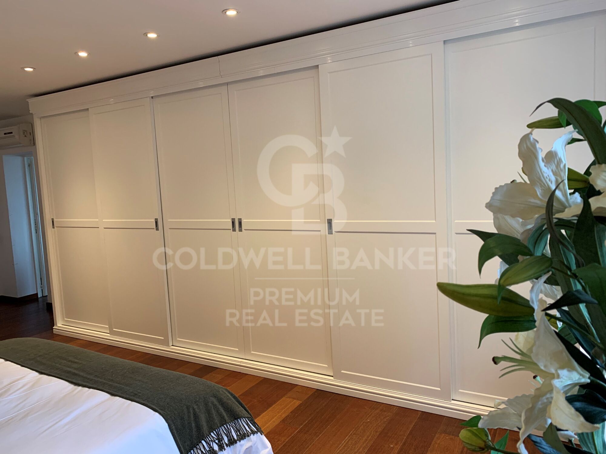 Magnificent villa totally private