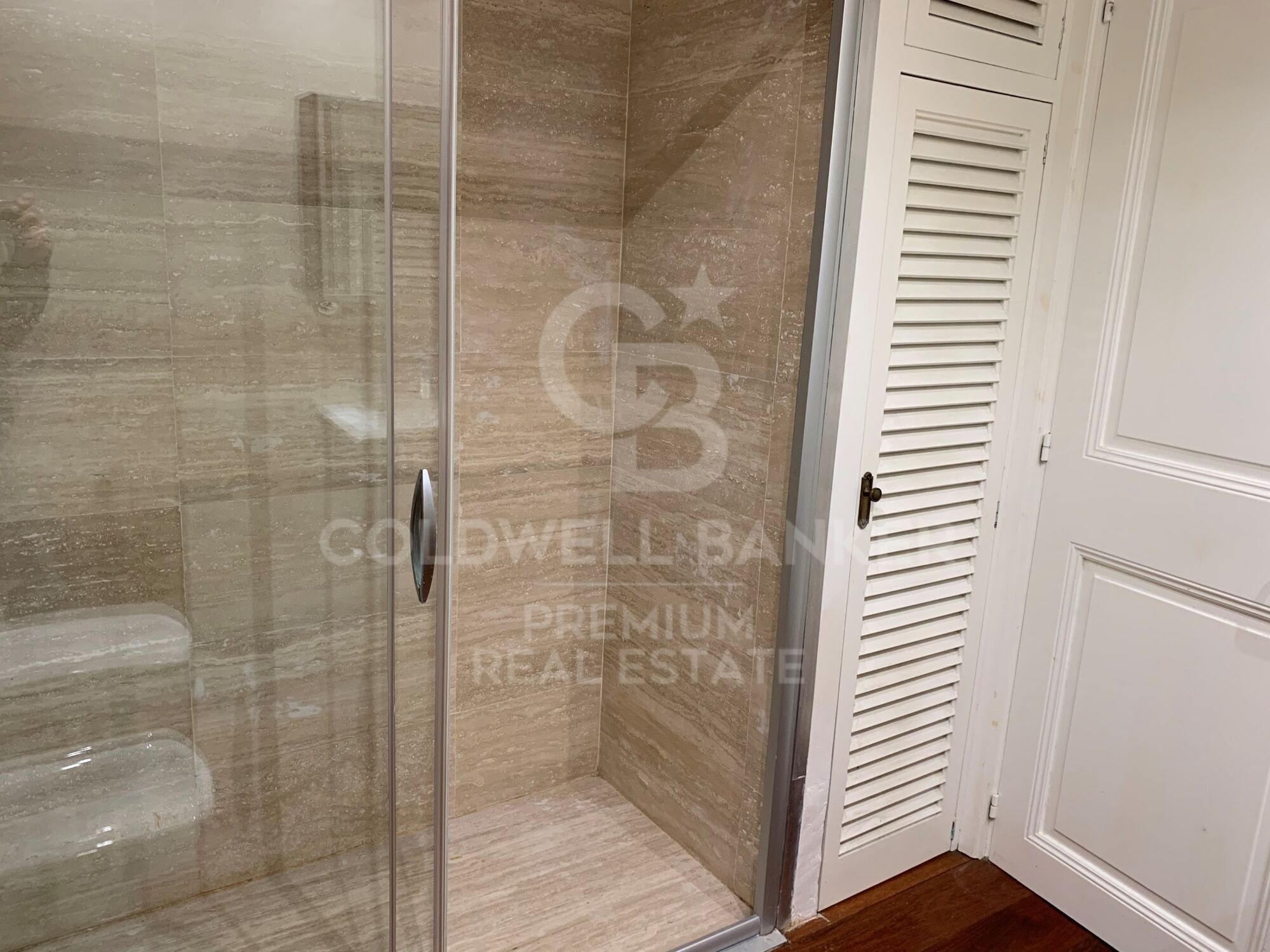 Magnificent villa totally private