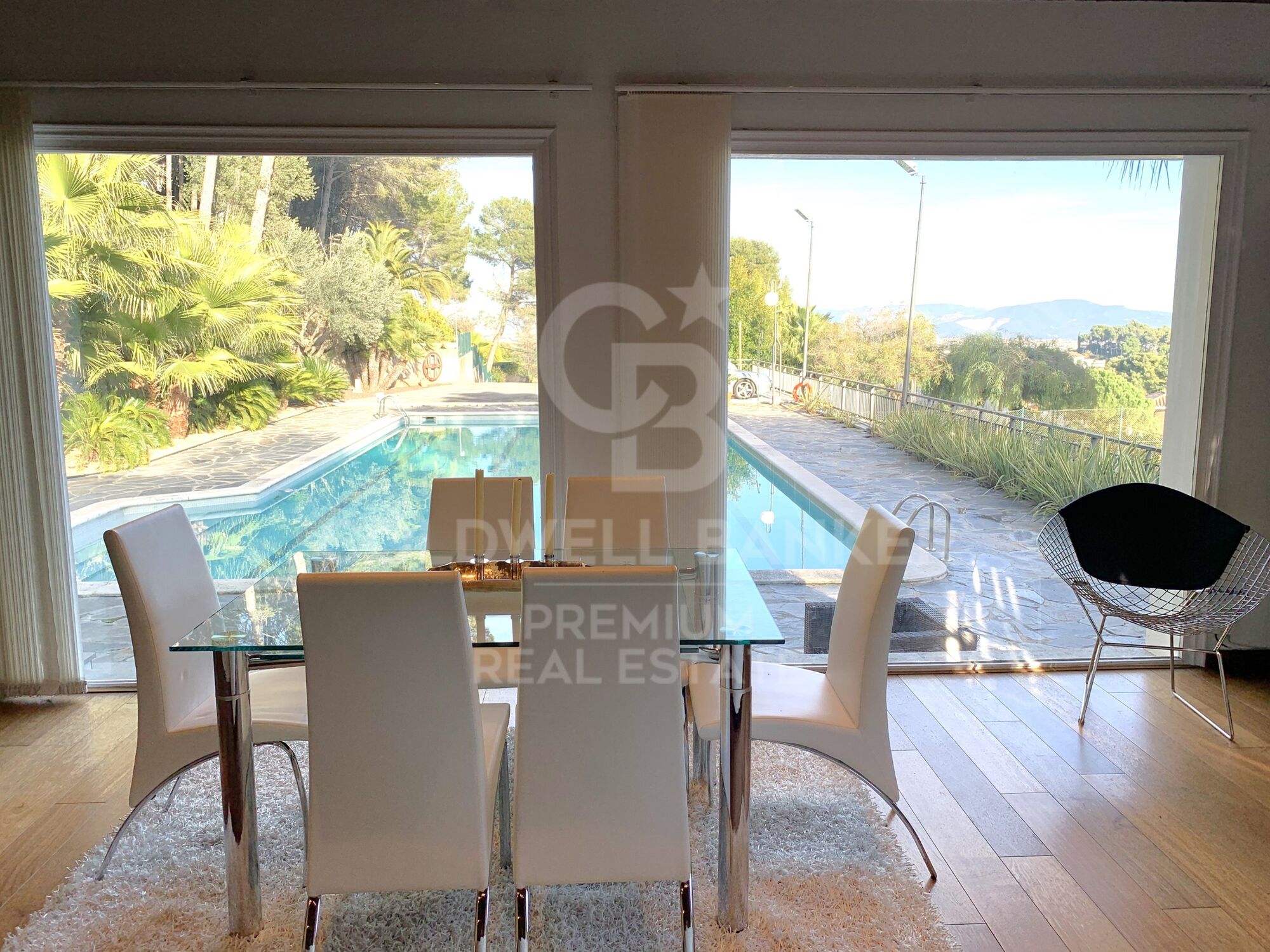 Magnificent villa totally private