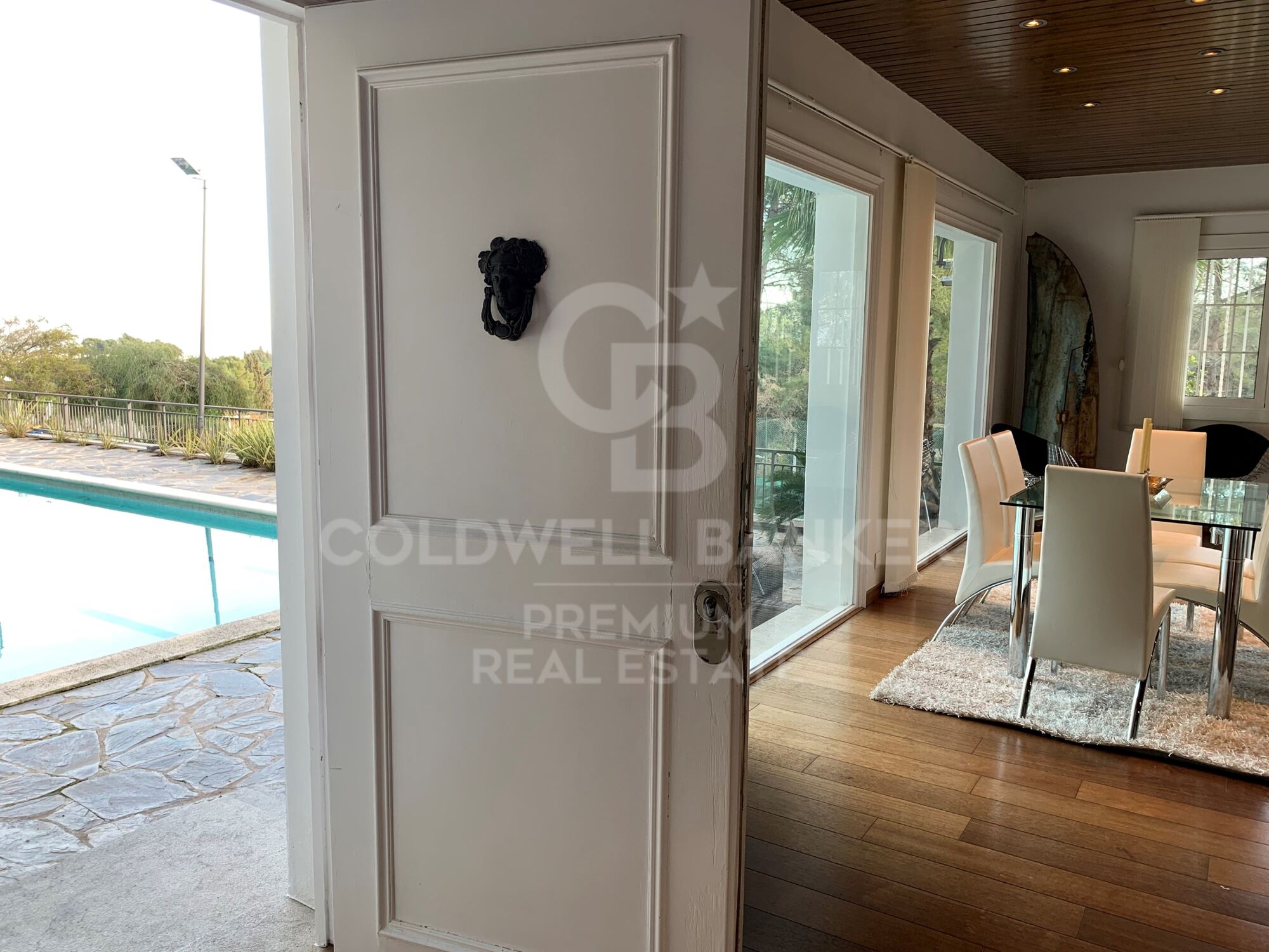 Magnificent villa totally private