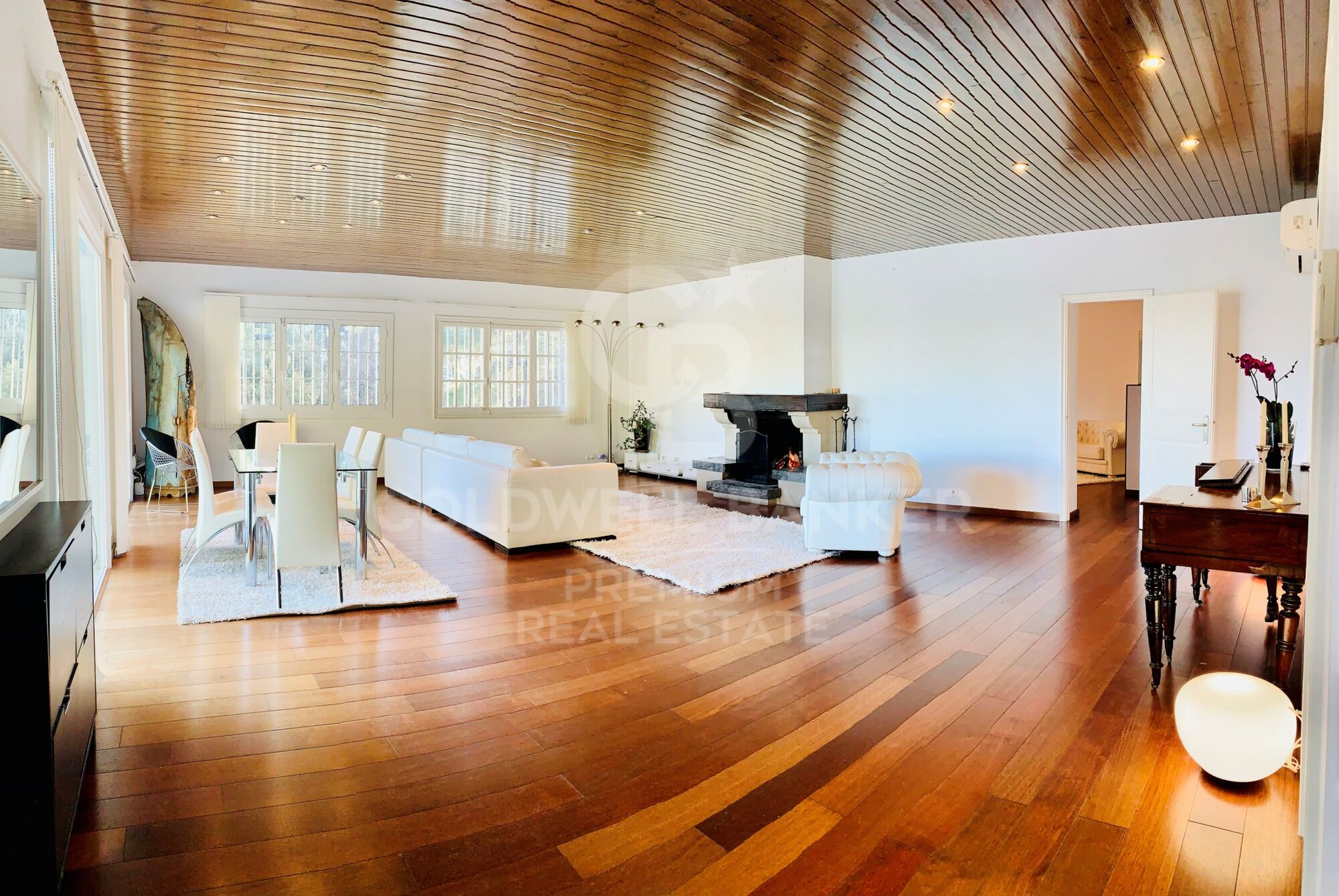 Magnificent villa totally private