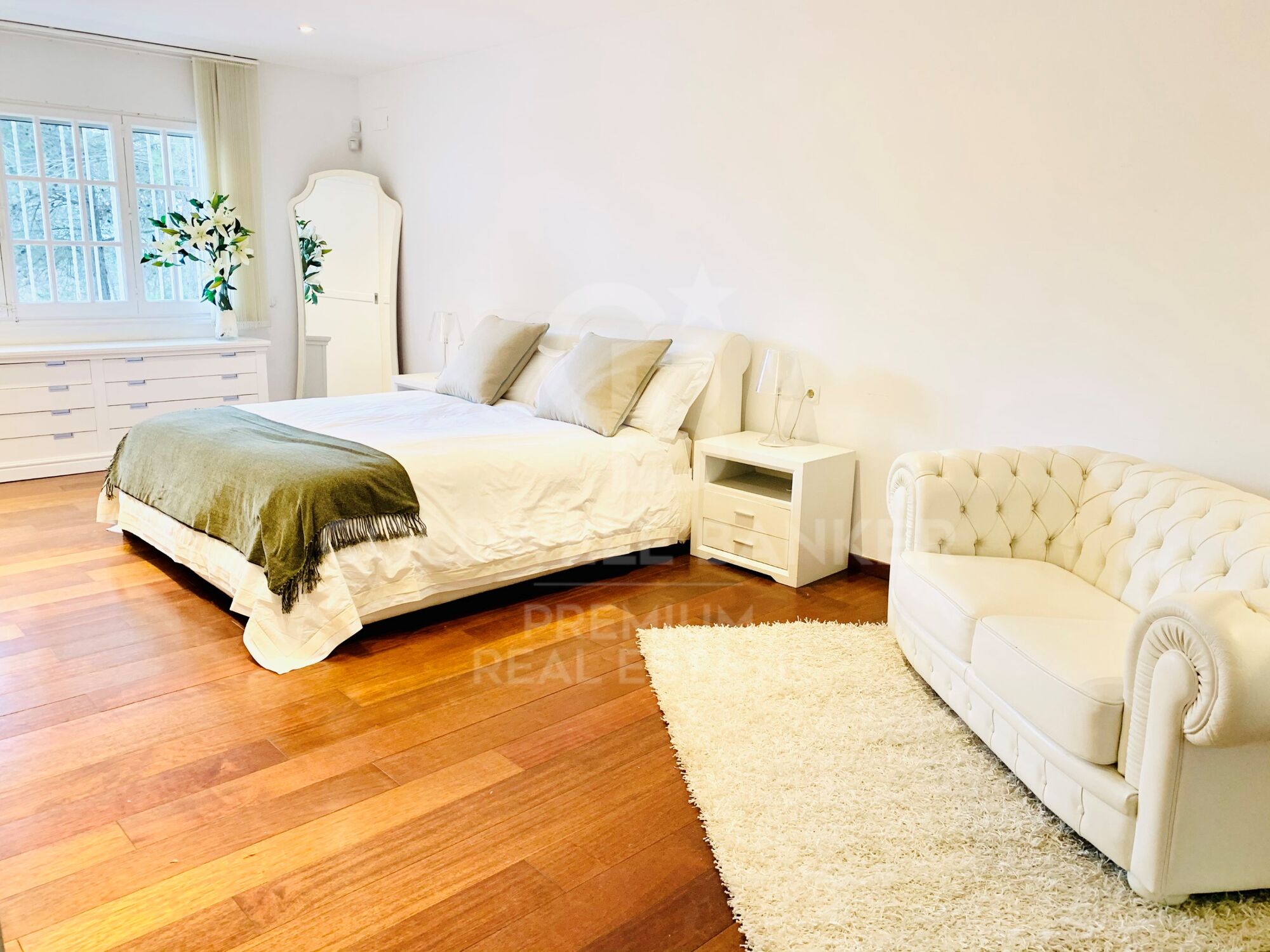 Magnificent villa totally private