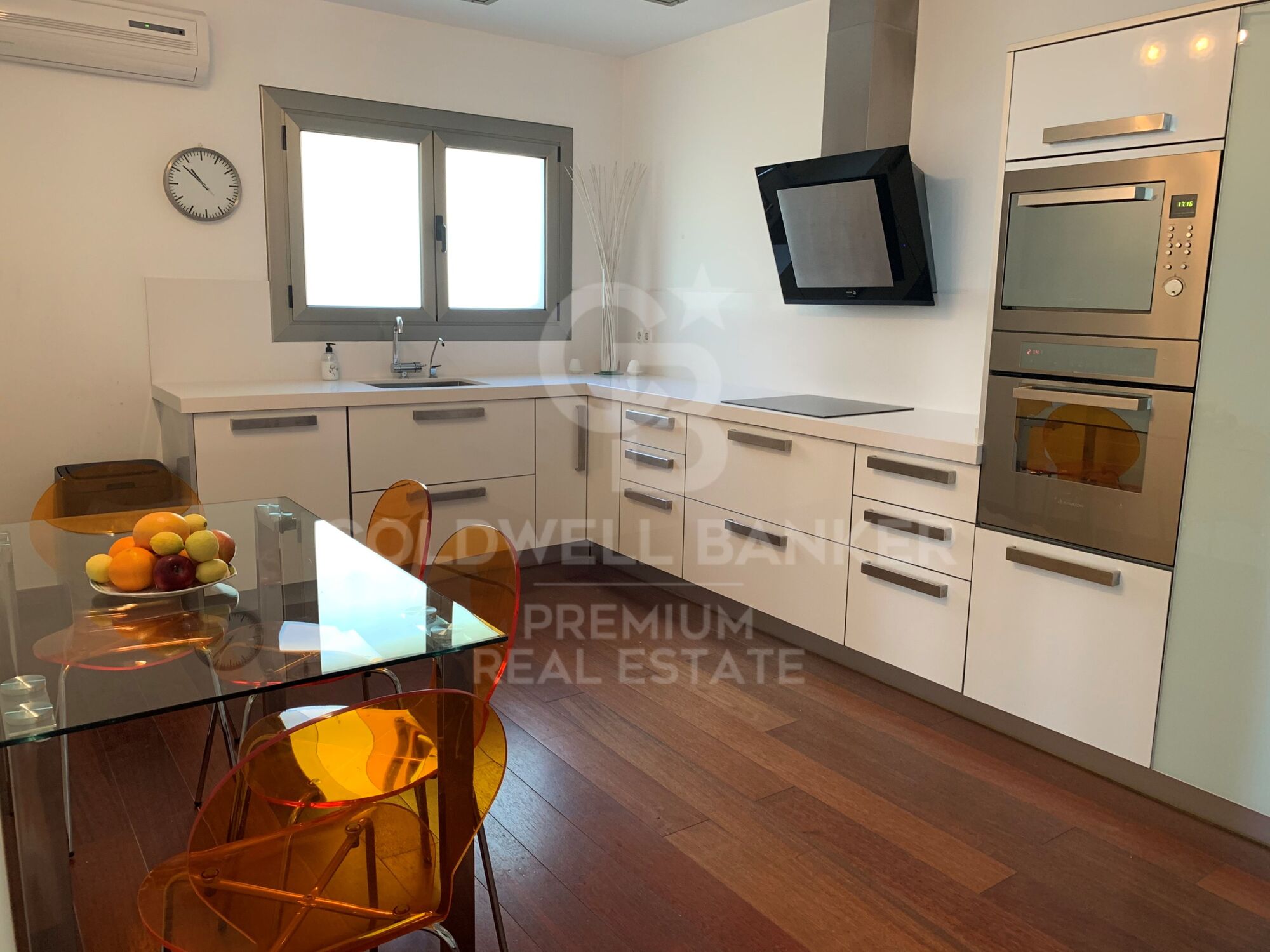 Magnificent villa totally private