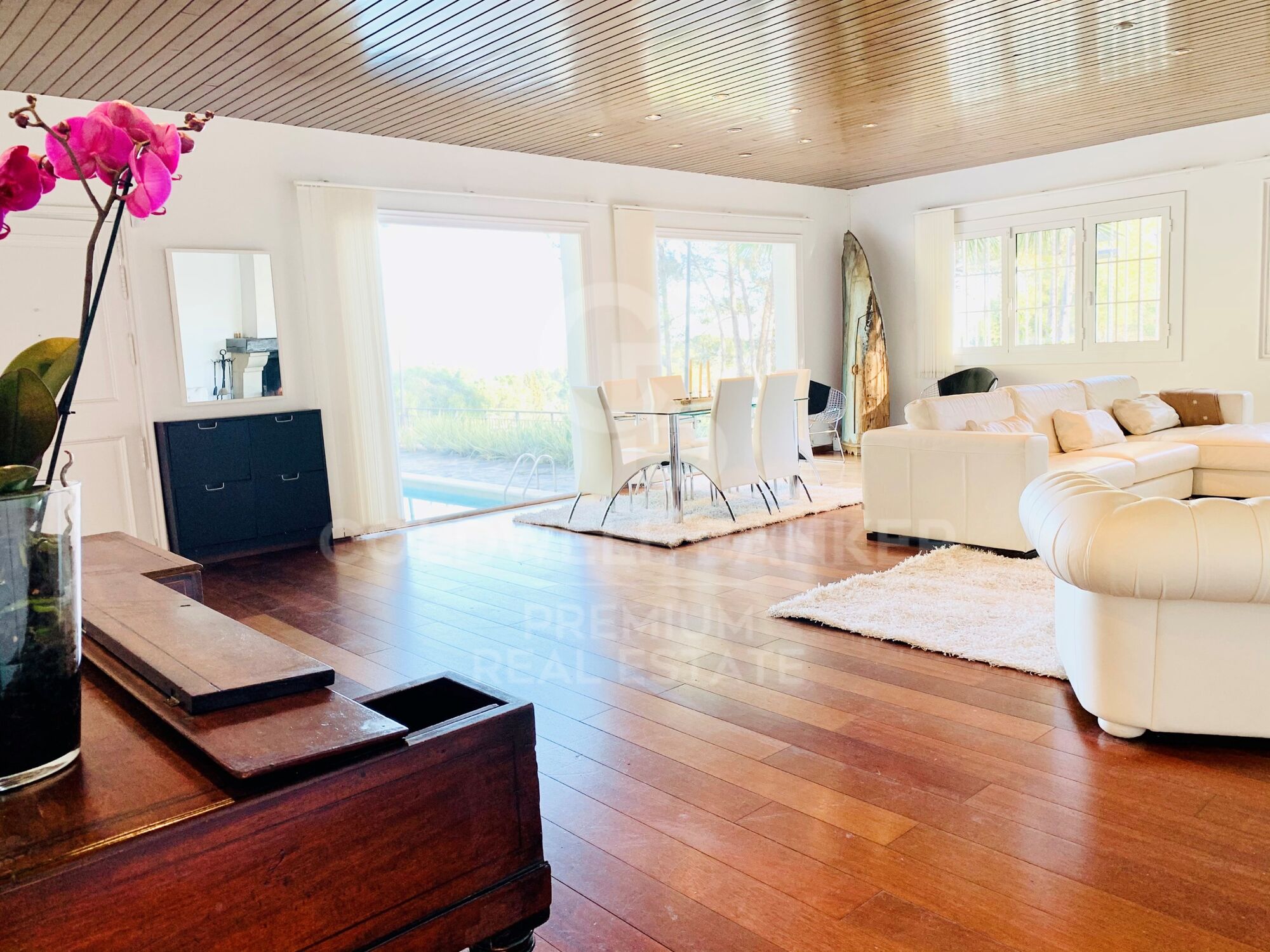 Magnificent villa totally private