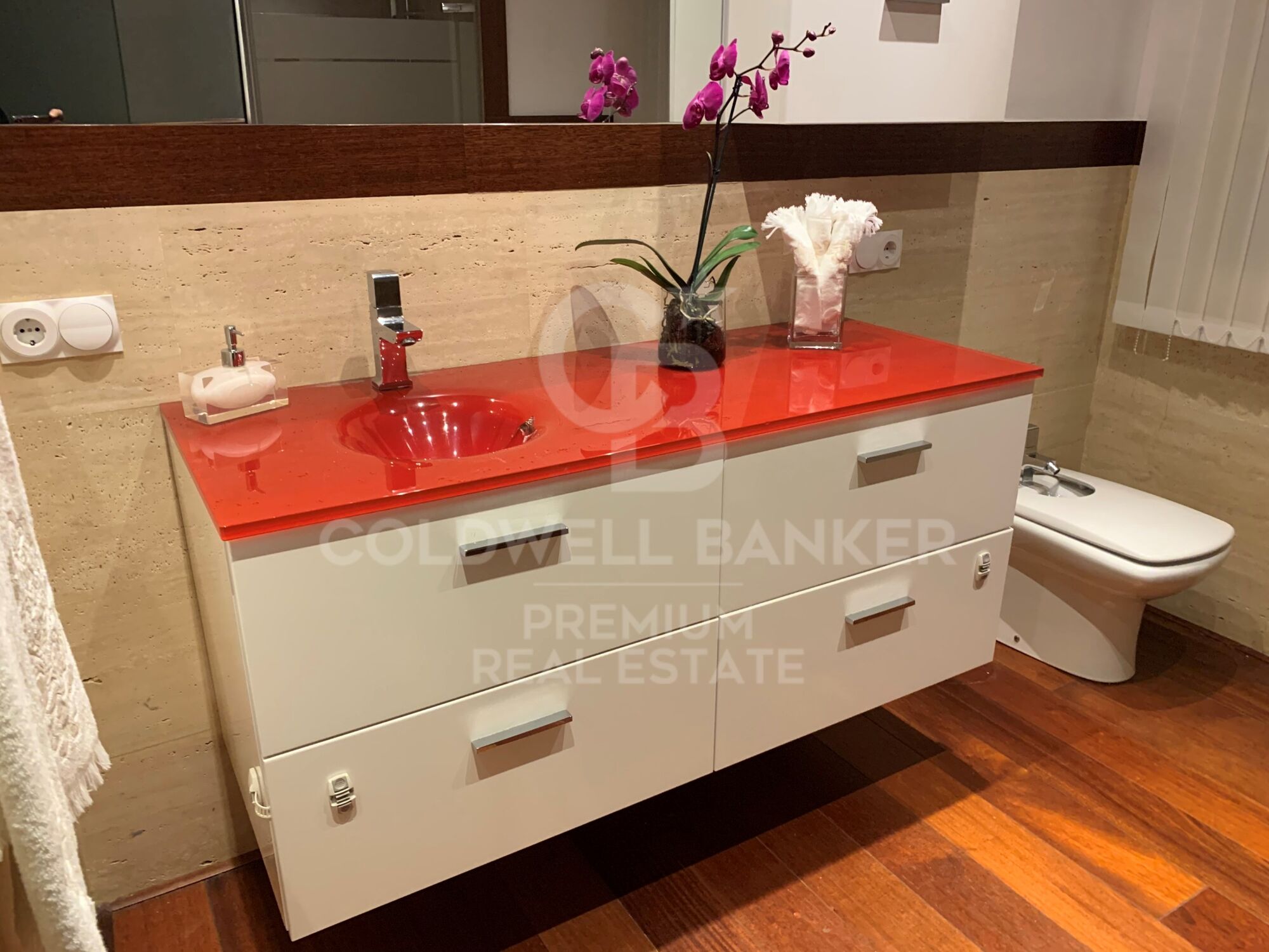 Magnificent villa totally private