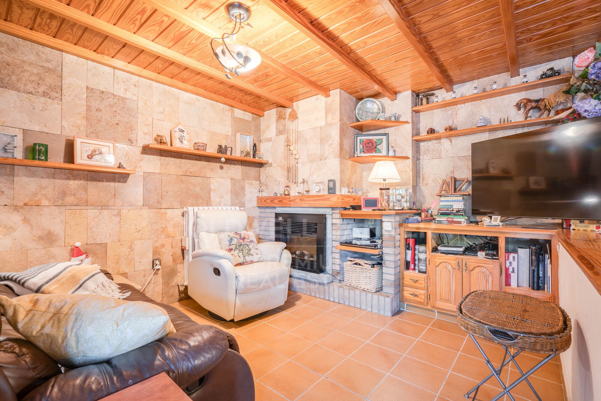 Espacio y Serenidad: Una Oportunidad Única en Can Mir - Castellnou