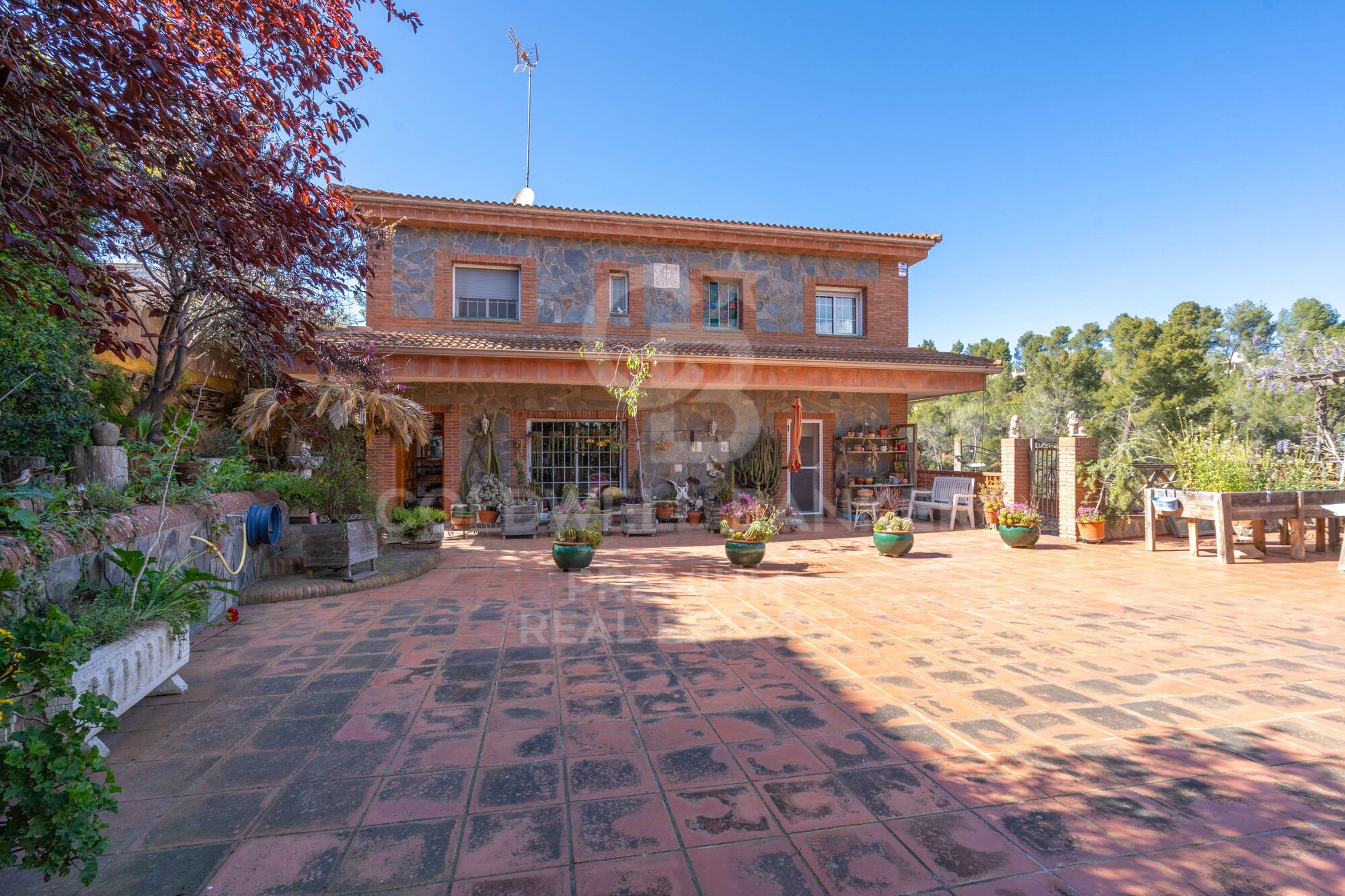 Espacio y Serenidad: Una Oportunidad Única en Can Mir - Castellnou