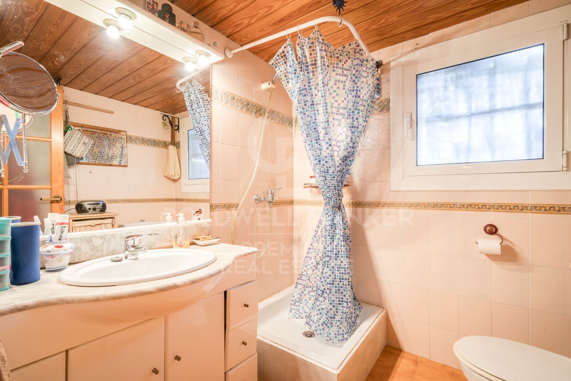 Espacio y Serenidad: Una Oportunidad Única en Can Mir - Castellnou