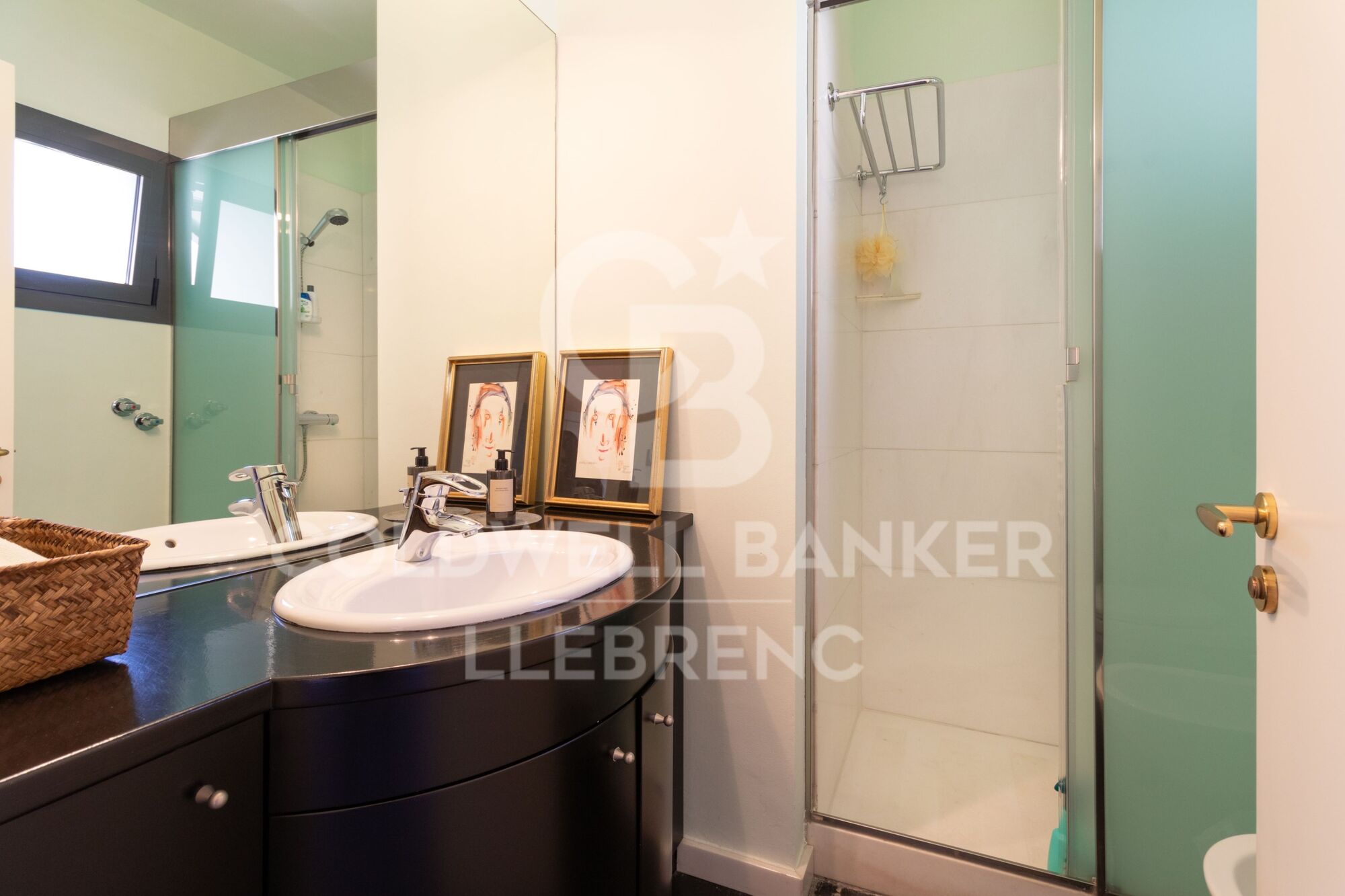 Espectacular casa de diseño en venta en Vallvidrera con jardín y piscina