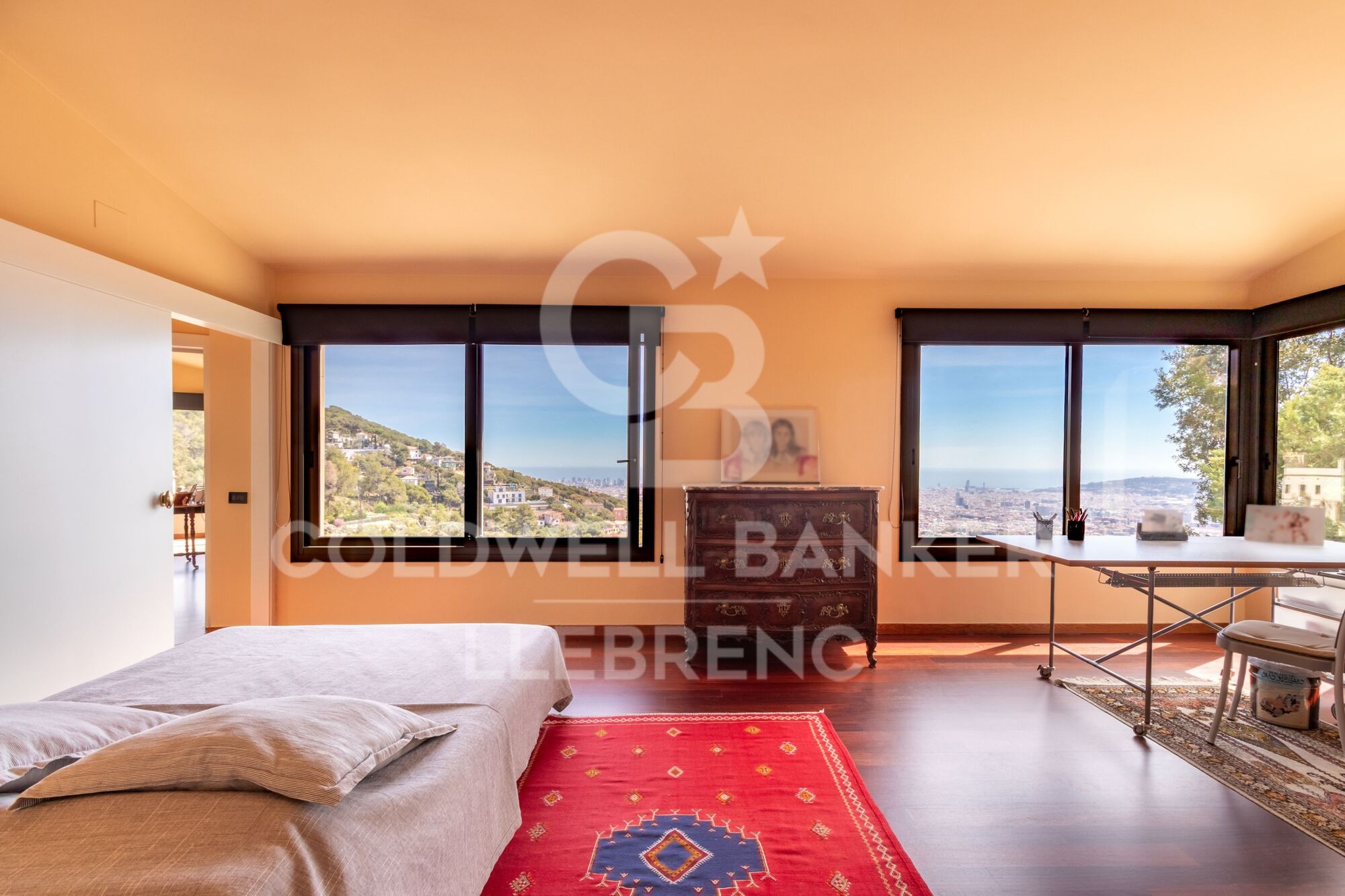 Espectacular casa de diseño en venta en Vallvidrera con jardín y piscina