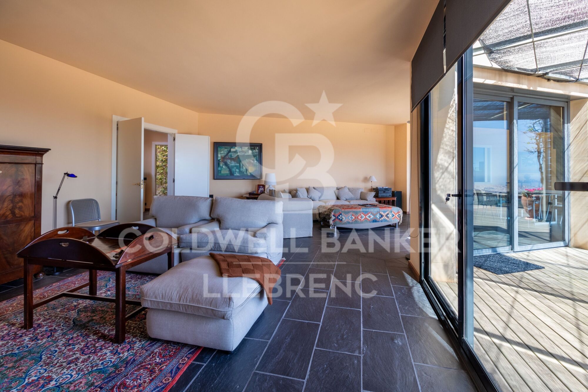 Espectacular casa de diseño en venta en Vallvidrera con jardín y piscina