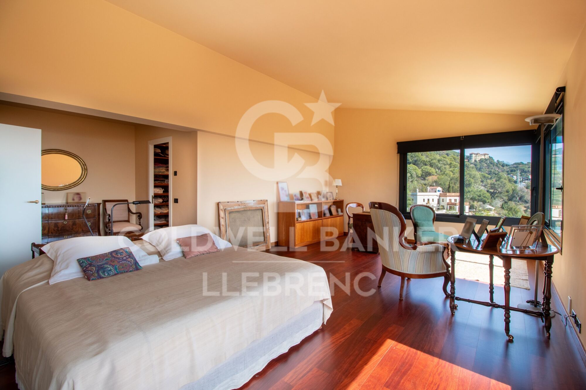 Espectacular casa de diseño en venta en Vallvidrera con jardín y piscina